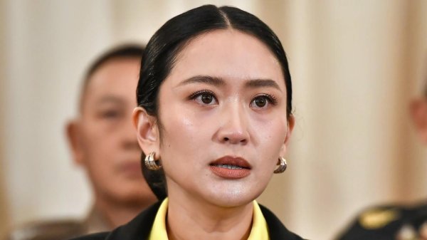 融可赢 佩通坦被停职，泰国可能“三分天下”，关键时候，泰王拉了她一把