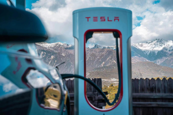 涨声操盘 量大管饱？为何特斯拉仍然坚持采用400V平台？